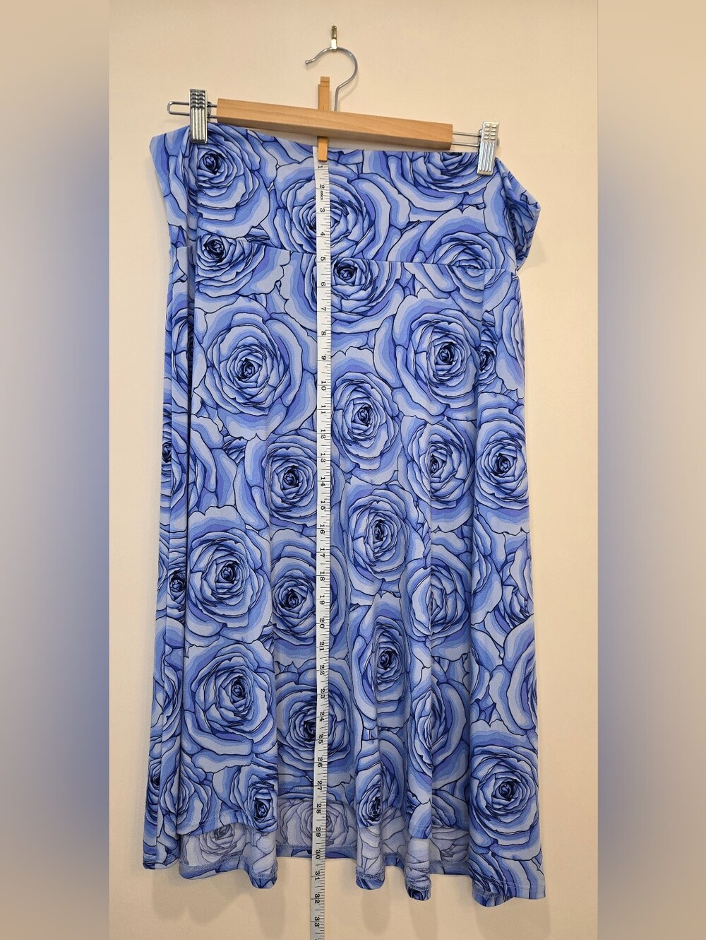 LuLaRoe Azure Blue Rose-Pattern Skirt - Size 2XL - Picture 4 of 4